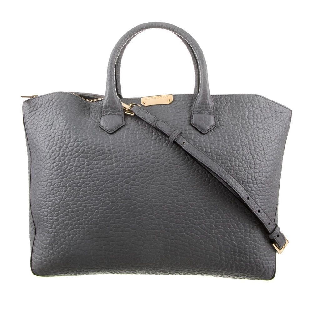 NWT/Burberry gray Leather Tote Bag
Vintage designer shoulder/tote handbag